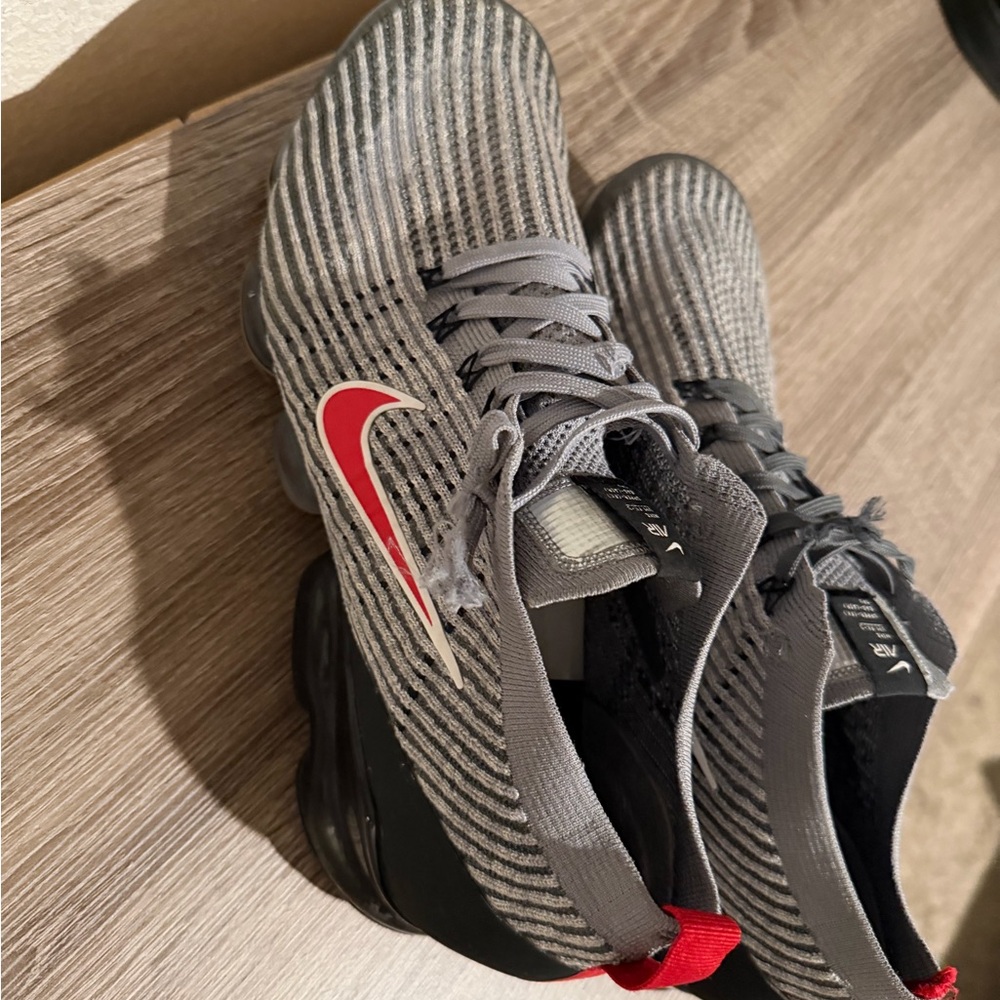 Nike Men's Striped Gray and Red Sneakers